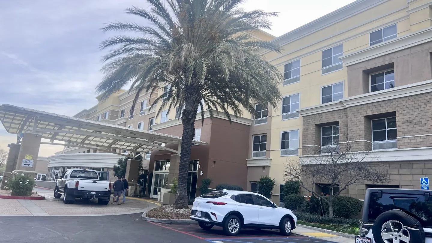 Hotel entrance and vehicle during WTT event transportation service